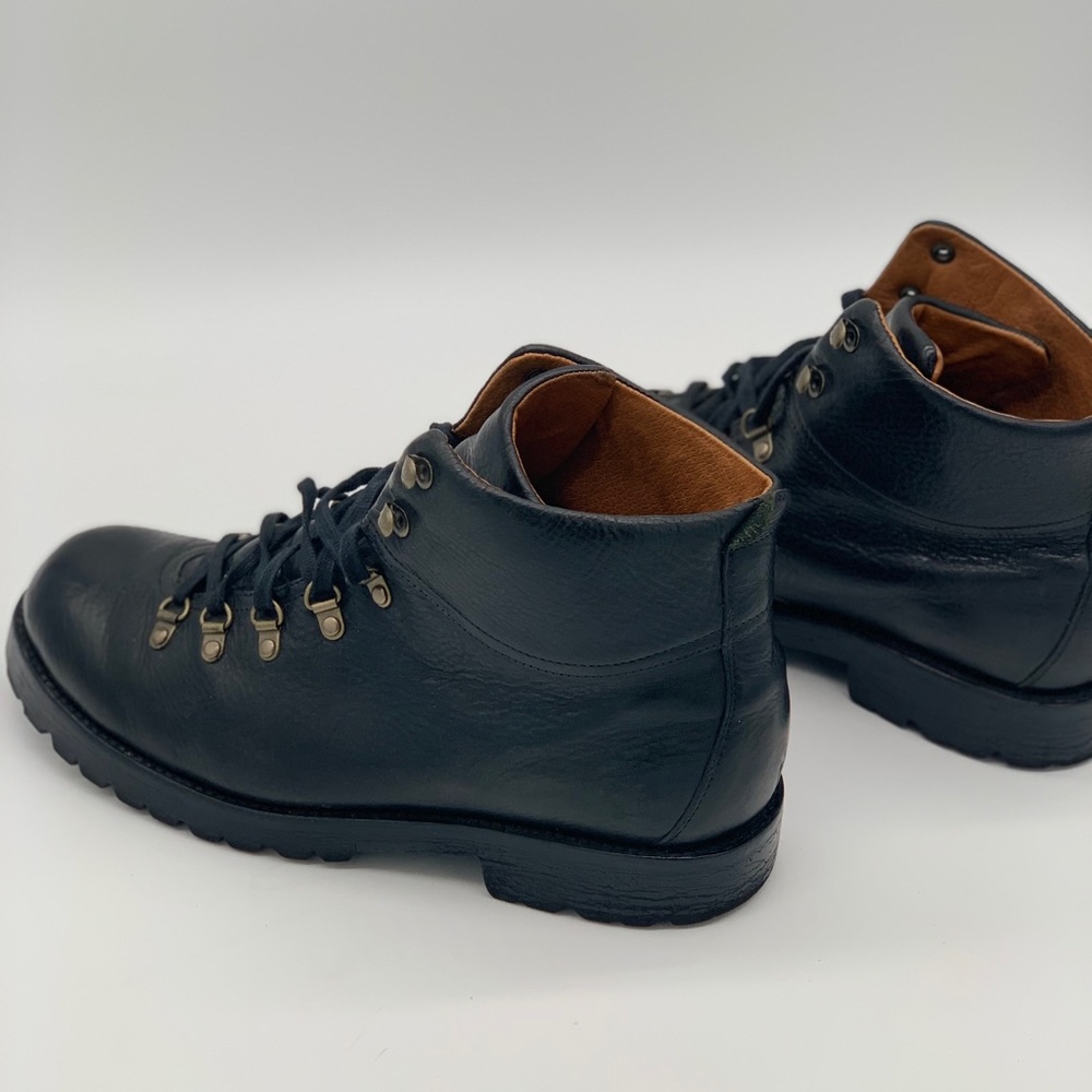 Frye Earl Hikers